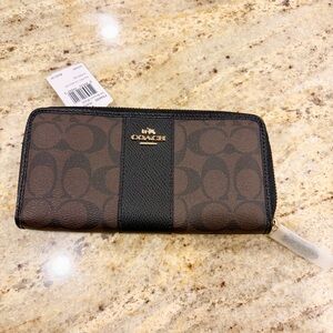 Coach Accordion Zip Wallet in Signature Canvas - NWT